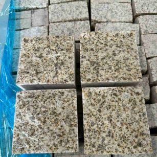 铜陵 黄金麻花岗岩自然面小方块，弹石，马蹄石等