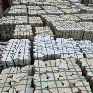 铜陵 黄金麻白麻花岗岩荔枝面地铺石(冰裂纹)
