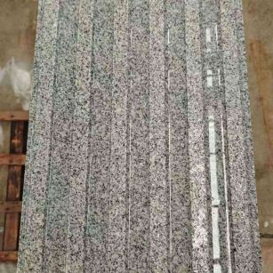 铜陵 芝麻白花岗岩荔枝面雕刻盲道，盲条