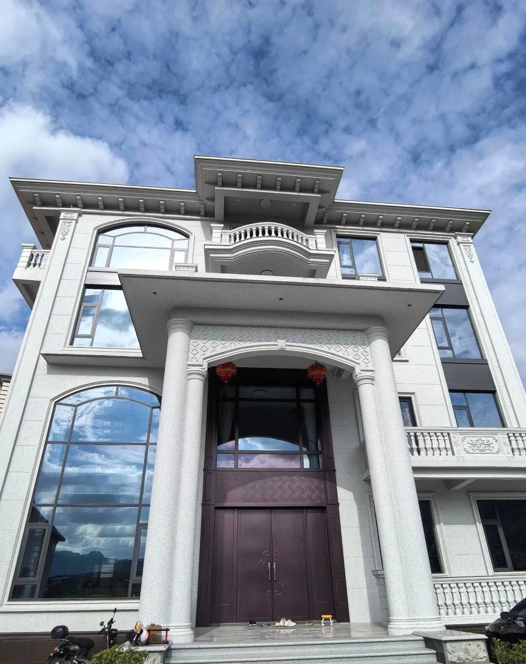 铜陵白麻别墅外墙干挂石材效果示例