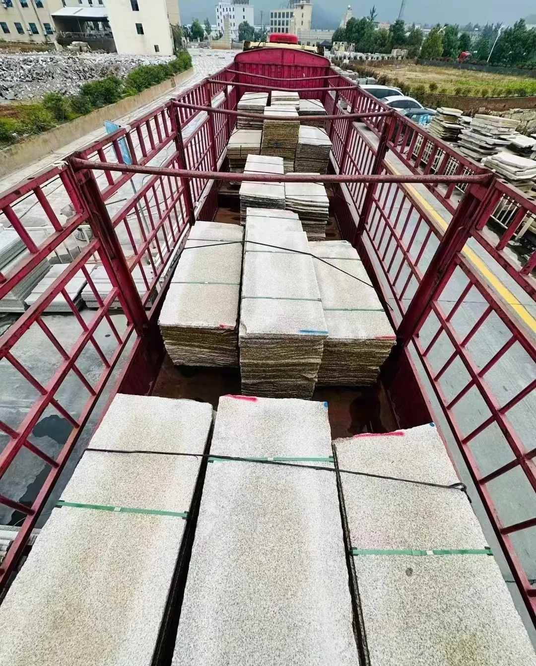 铜陵 黄金麻花岗岩荔枝面，光面毛板装车完成