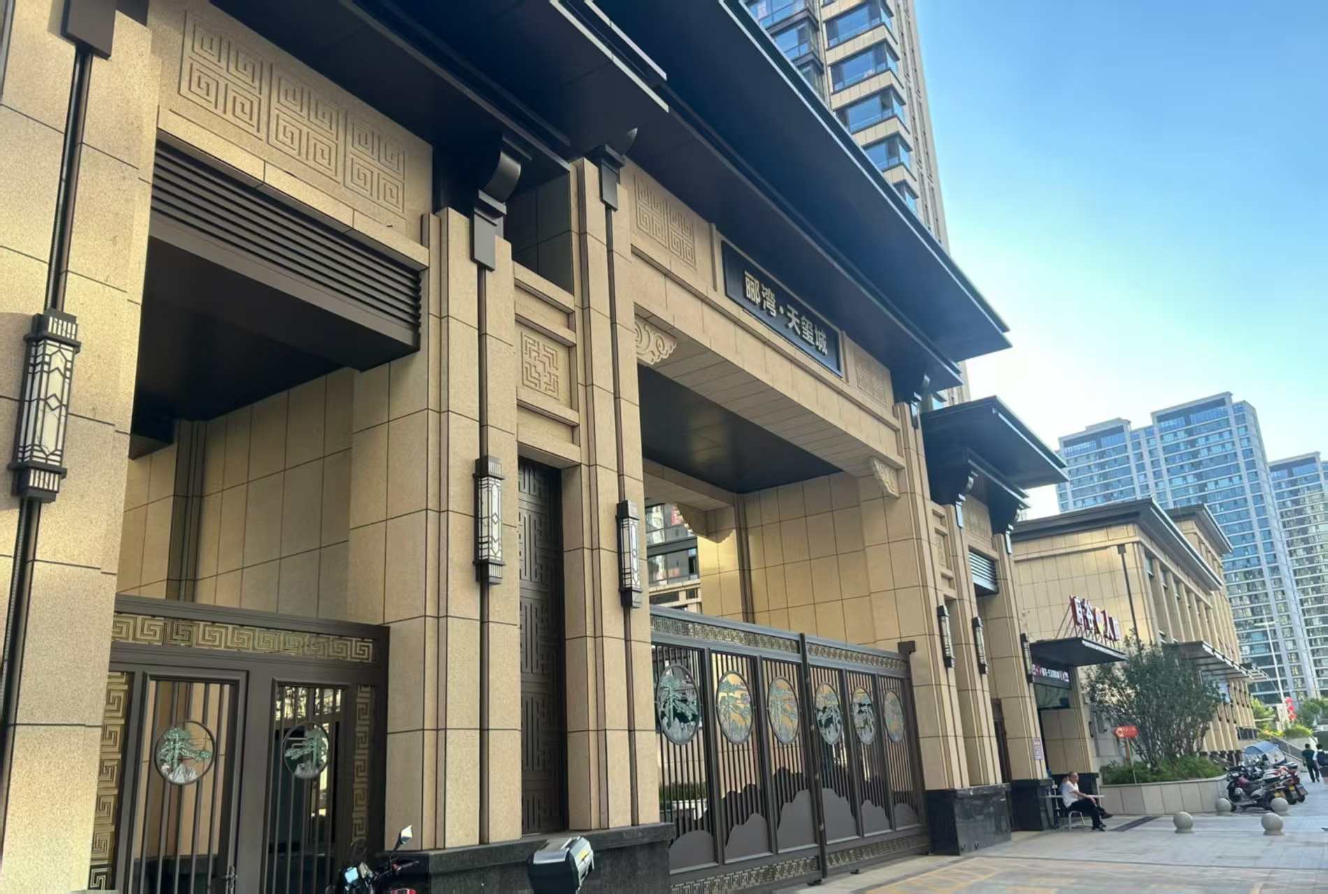 铜陵 黄金麻花岗岩荔枝面小区门楼外墙干挂