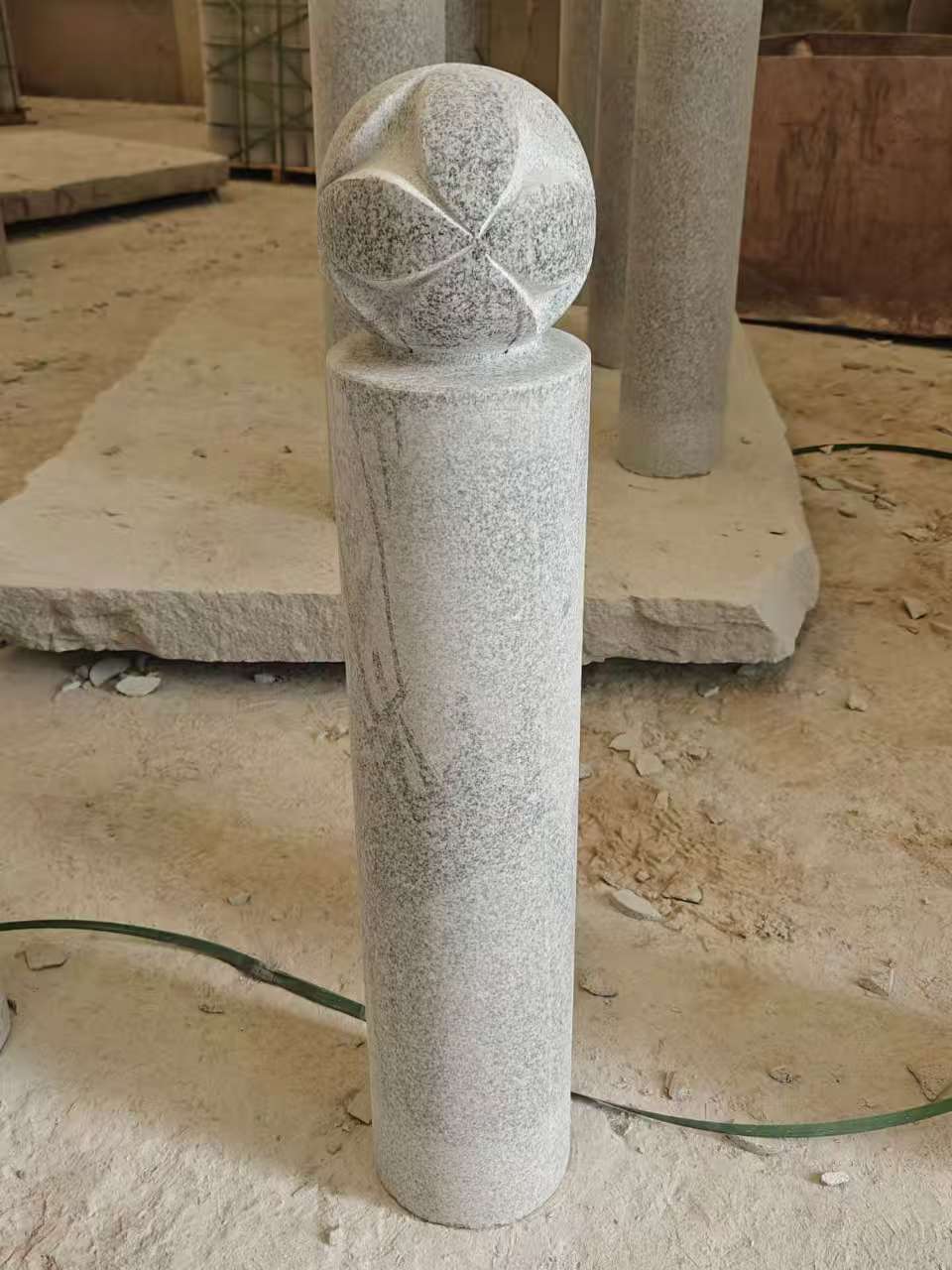 铜陵 芝麻白花岗岩石材挡车石柱、停车柱、圆柱挡车柱、方柱挡车柱等