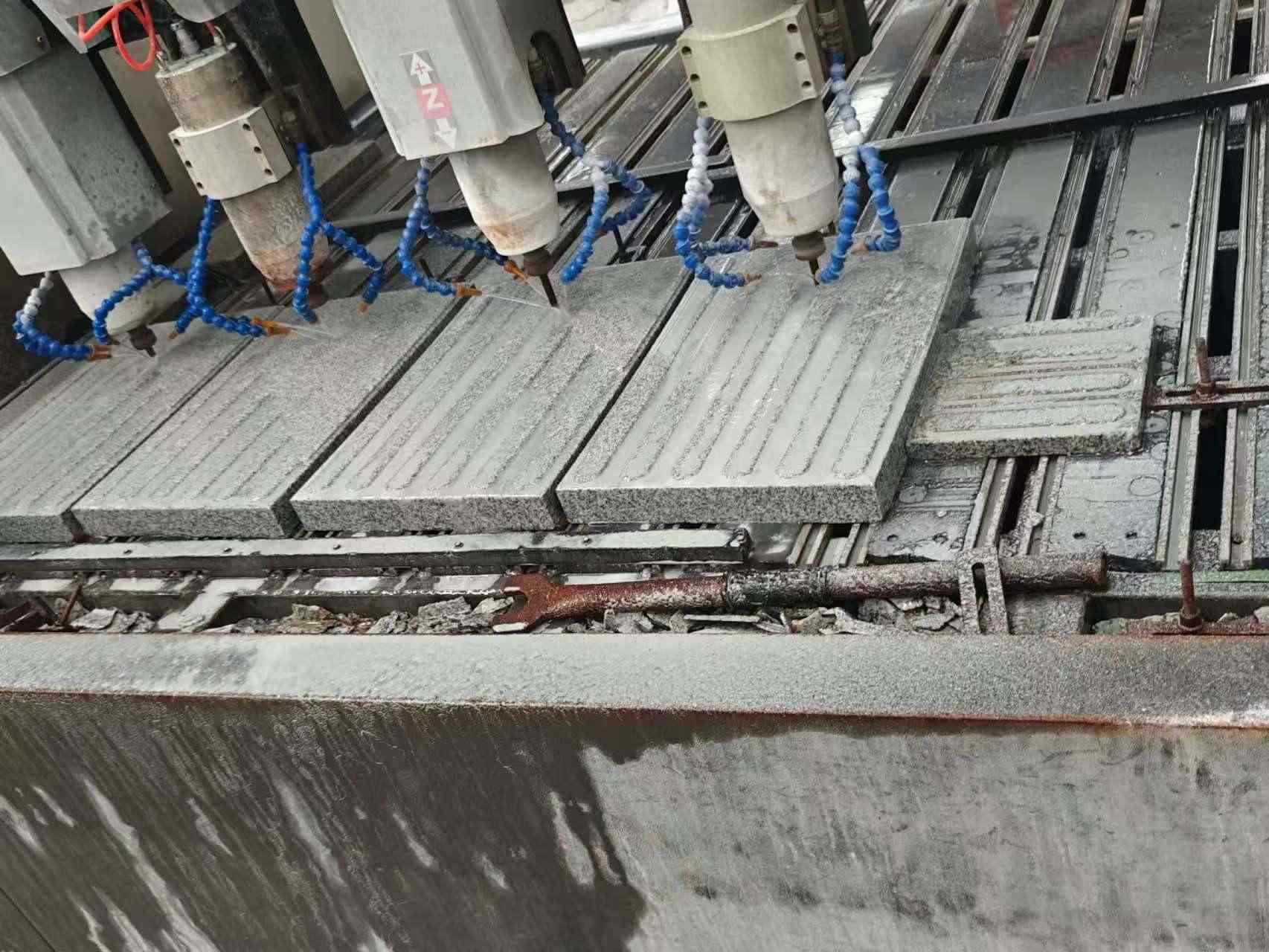 铜陵 芝麻白花岗岩荔枝面盲道雕刻