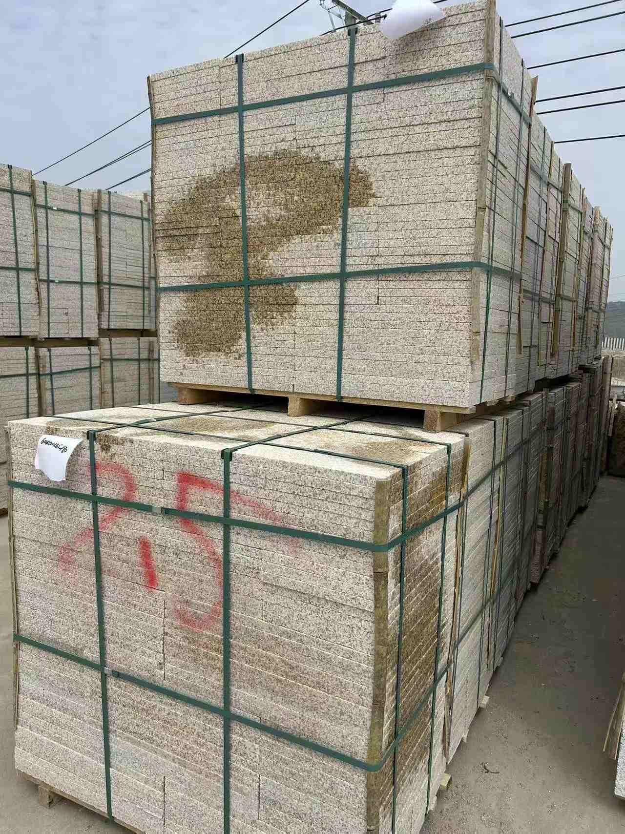 铜陵 黄金麻花岗岩石材荔枝面地铺石2.5*300*600