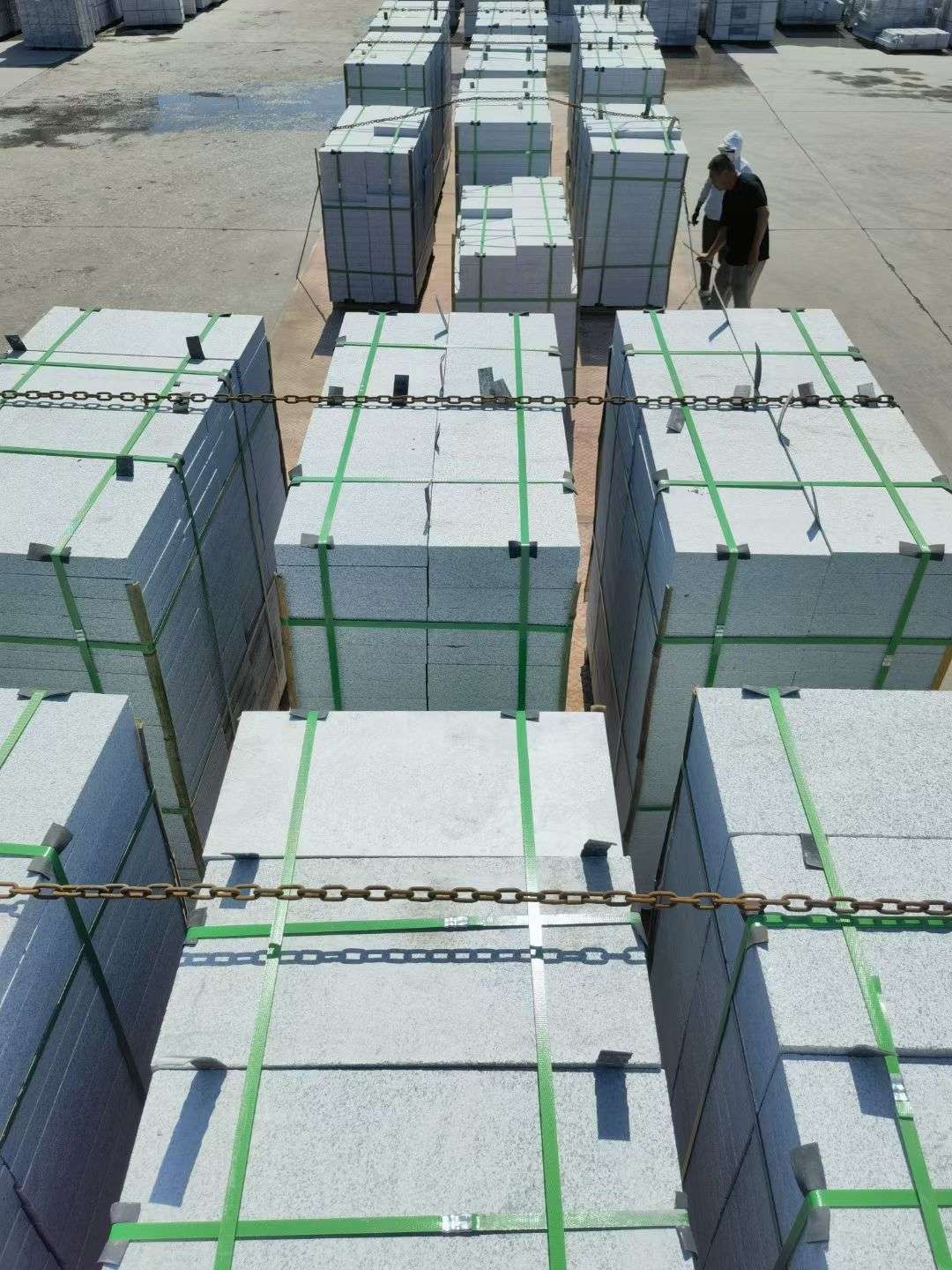 铜陵 芝麻白花岗岩5公分地铺石 花岗岩厂家工厂装车日常