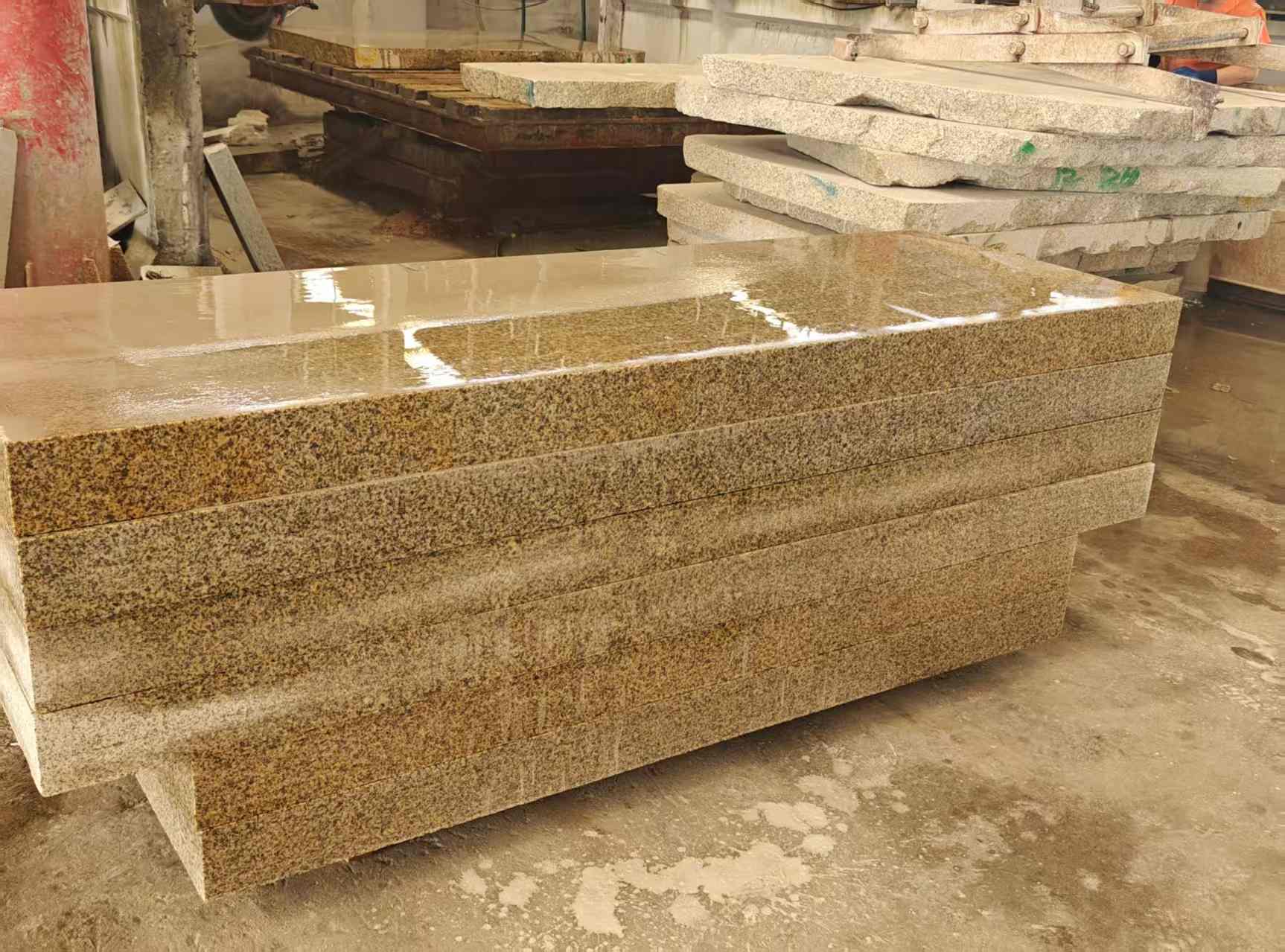 铜陵 黄金麻栏杆料半成品加工中