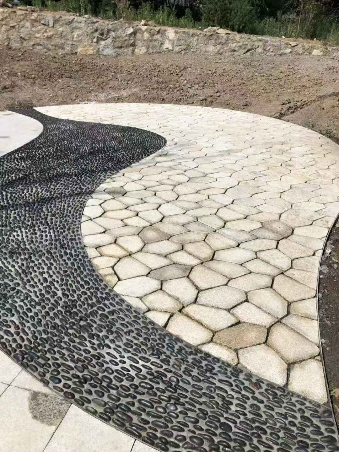 铜陵 黄金麻冰裂纹地铺石工地铺装案例