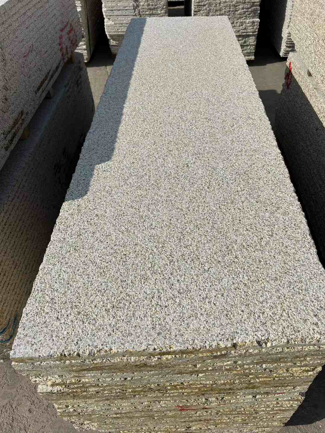 铜陵 黄金麻花岗岩荔枝面毛板，半成品