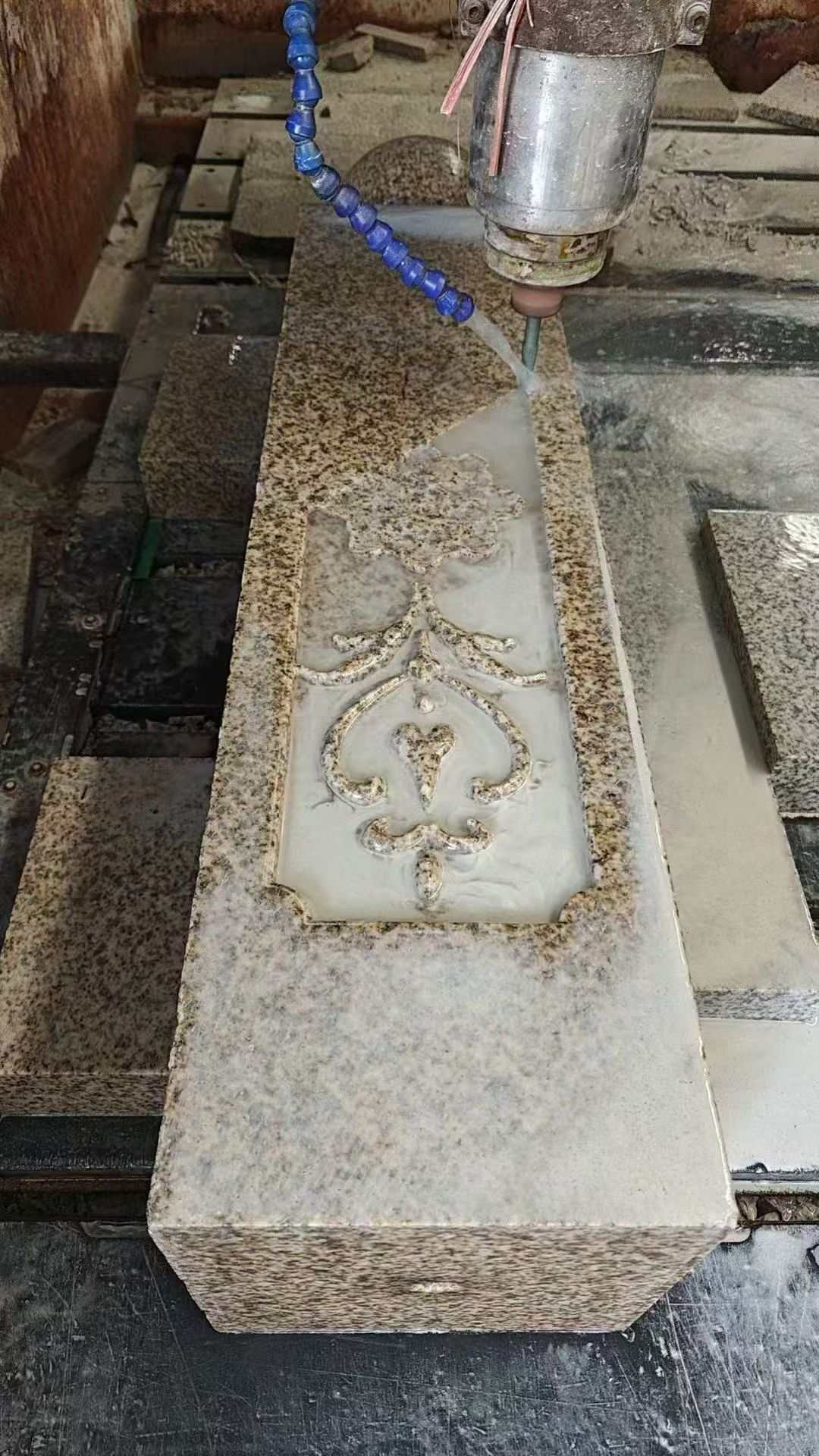 铜陵 黄金麻花岗岩异形加工雕刻栏杆大柱