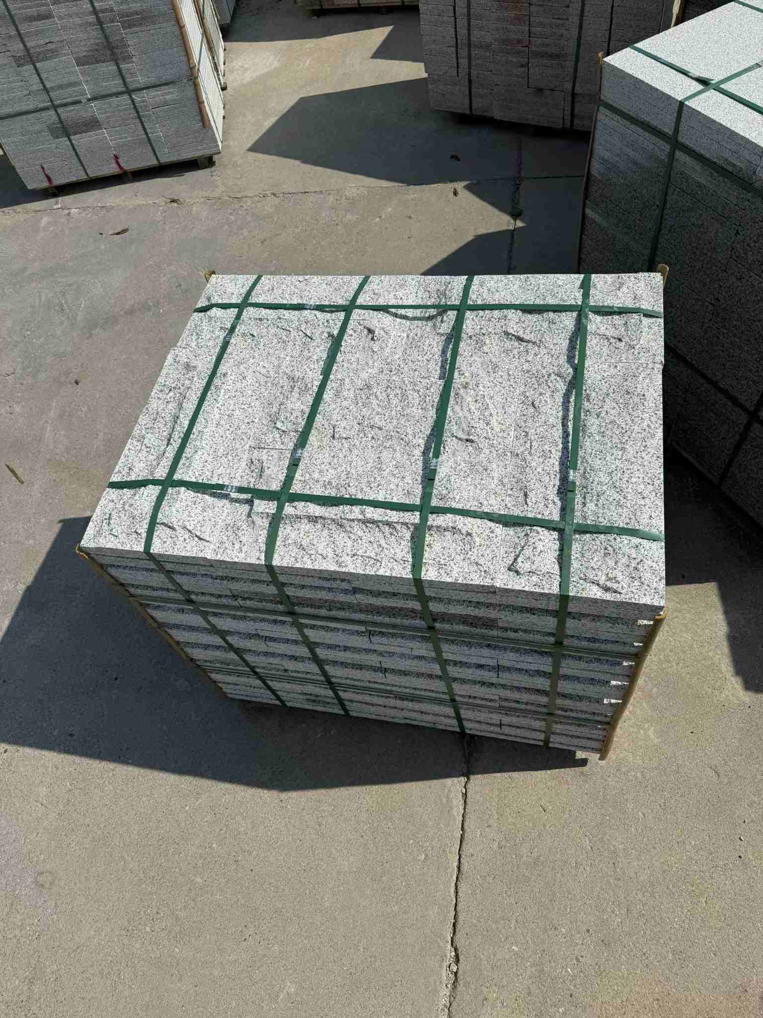 铜陵 白麻花岗岩石材自然面蘑菇石成品