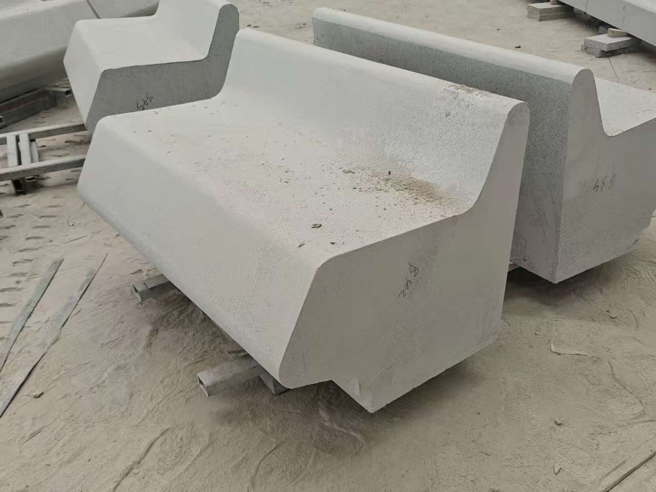 铜陵 芝麻白花岗岩异形坐凳，石凳